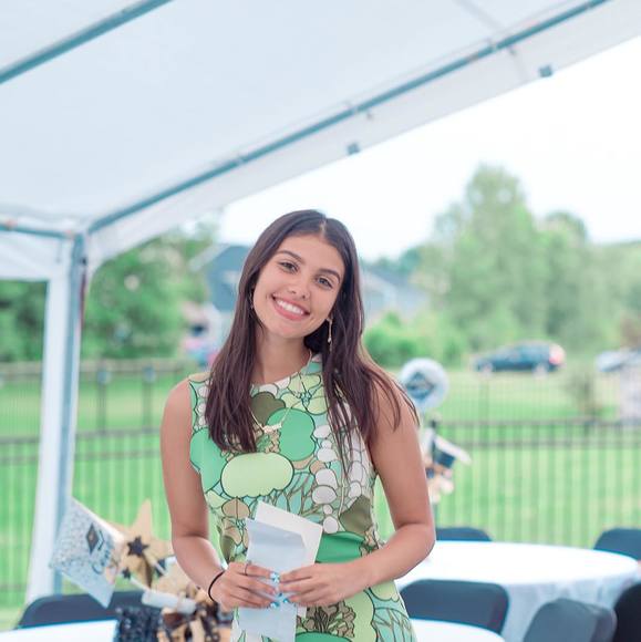 Meet your Posher, Alyssa - Picture 1 of 1